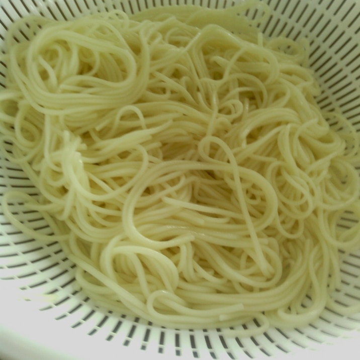 １Ｌのタッパーで冷麦や素麺　レンジで茹でられます！